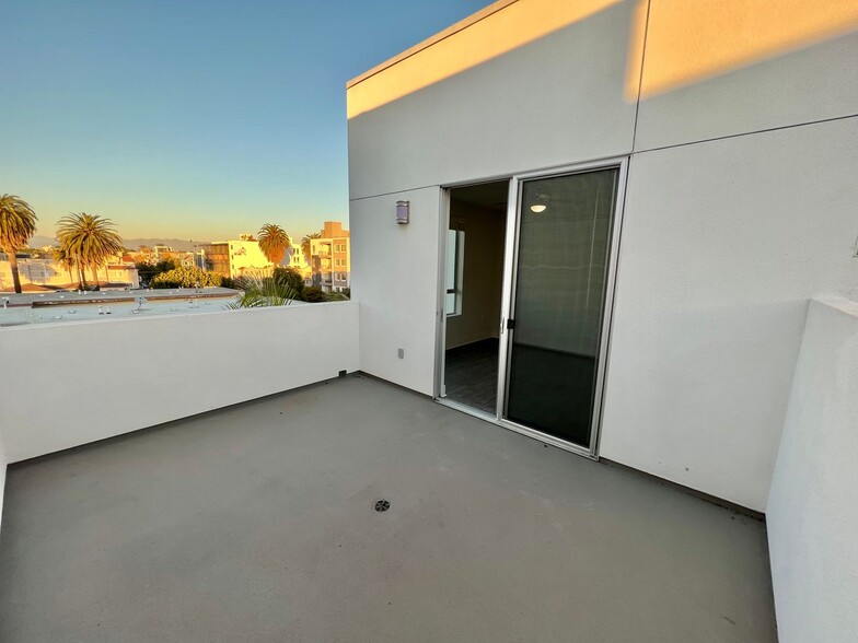Building Photo - 11929 Courtleigh Dr