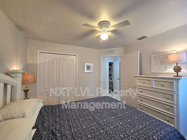 Building Photo - 1243 NW 22nd Ave