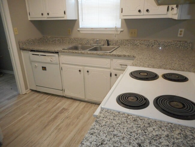 Building Photo - Charming 3 Bedroom 2 Bath  In Hephzibah