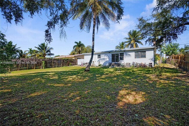 Building Photo - 1780 NE 146th St