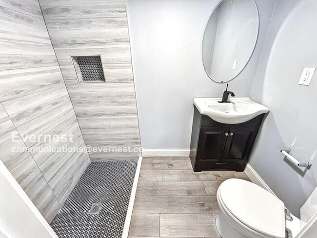 Building Photo - Lovely 3-Bed, 2-Bath Home with Modern Comf...