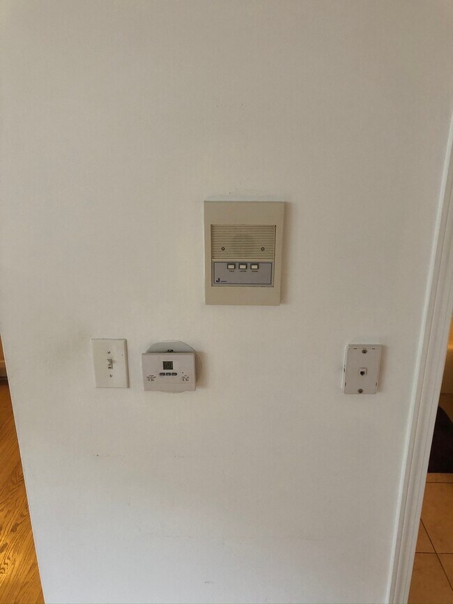 Building Photo - 4938 N Leonard Dr