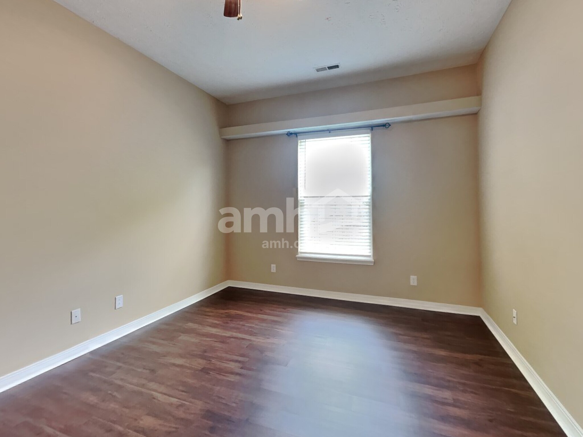 Building Photo - 12985 Sweet Briar Pky