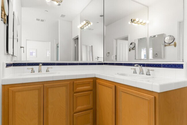 Building Photo - Paseo del Sol Charmer with Private Yard and Community Pool