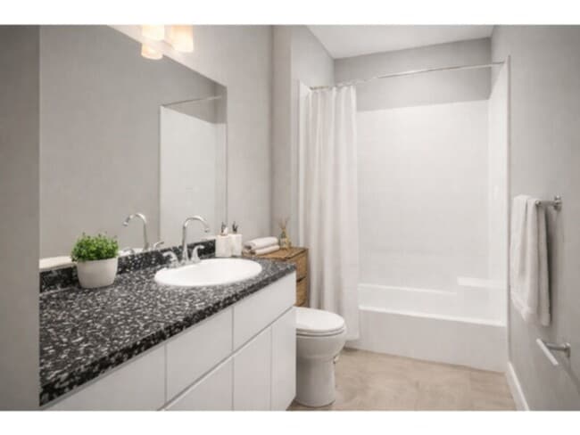 Building Photo - 5992 Summerhill - 2 beds unit with elevator access