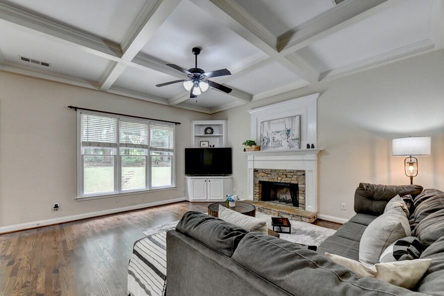 Building Photo - 205 Crown Vetch Ln
