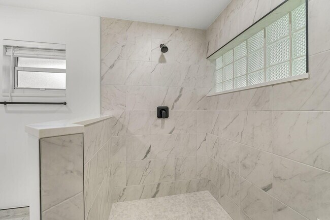 Building Photo - 908 Hibiscus Dr