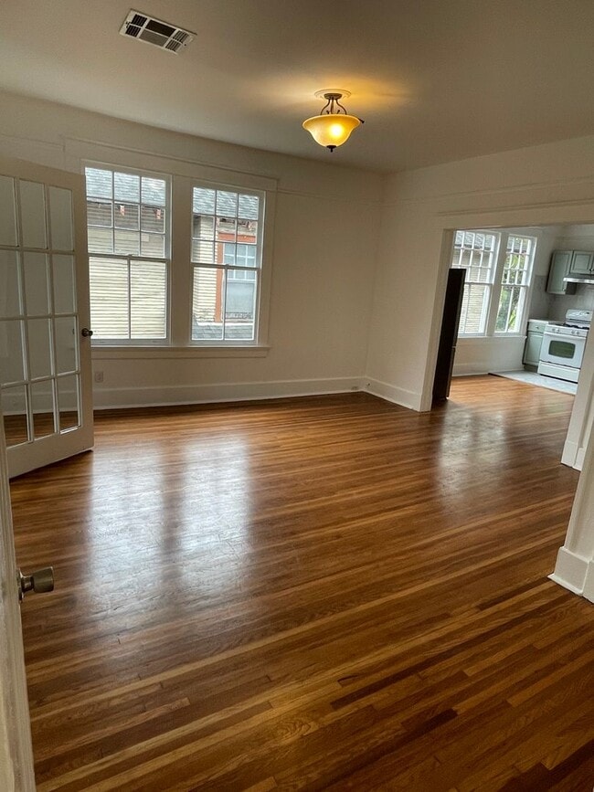 Building Photo - Huge 4BD/2.5BA with Sunroom and Backyard