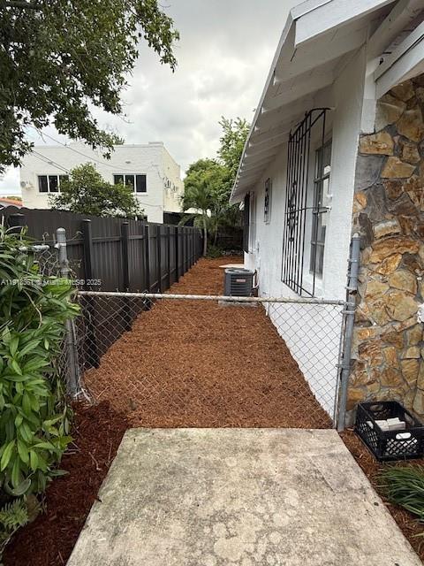 Building Photo - 1262 SW 4th St