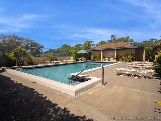 Building Photo - 5390 Woodland Lakes Dr