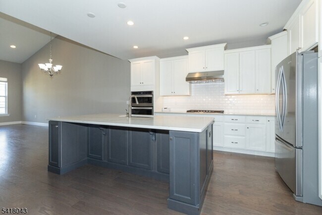 Building Photo - 76 Van Cleef Dr