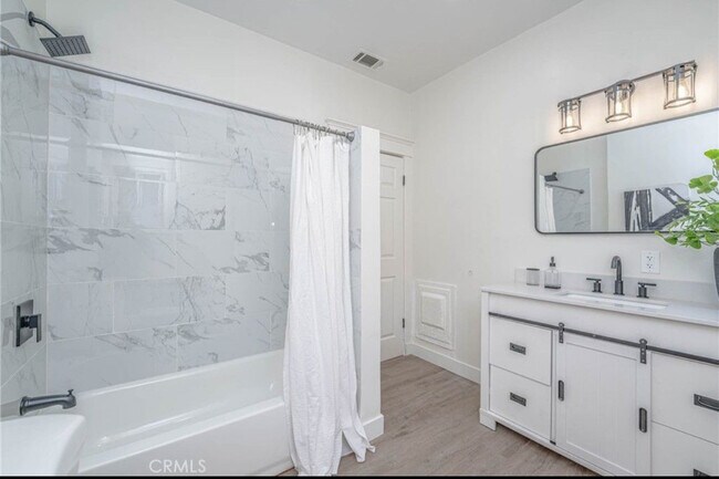 Building Photo - 1842 W 50th St