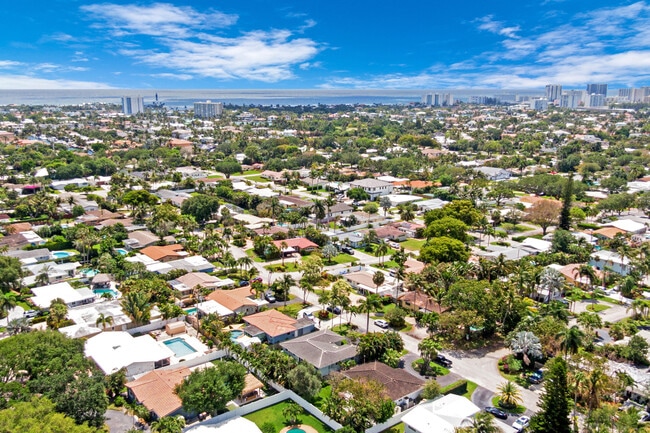 Building Photo - 1911 NE 27th St