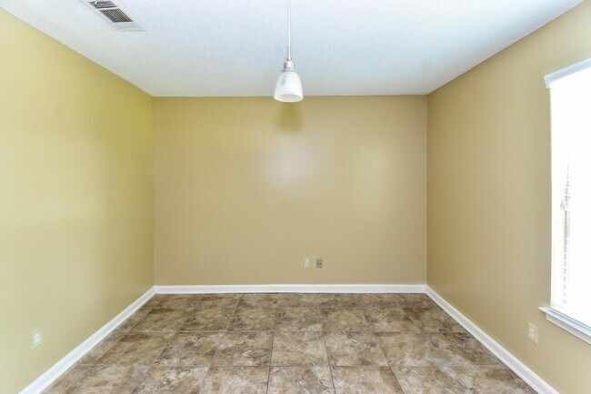 Building Photo - 1677 Ranmar Dr