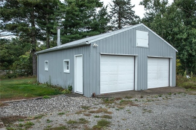 Building Photo - 61781 W Tacoma Rd