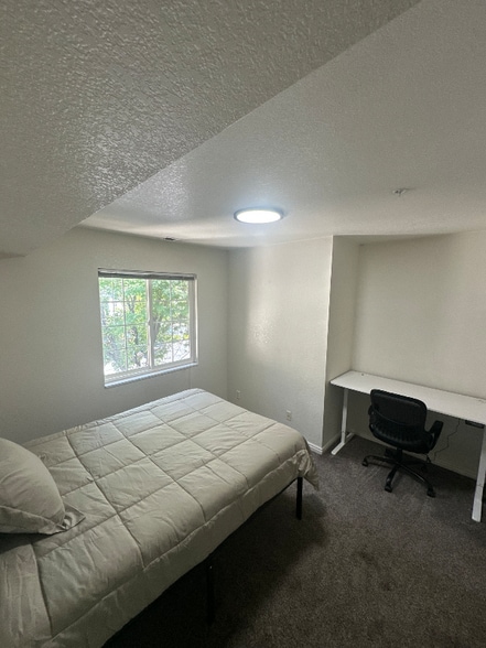 Building Photo - 108 W 1230 N St