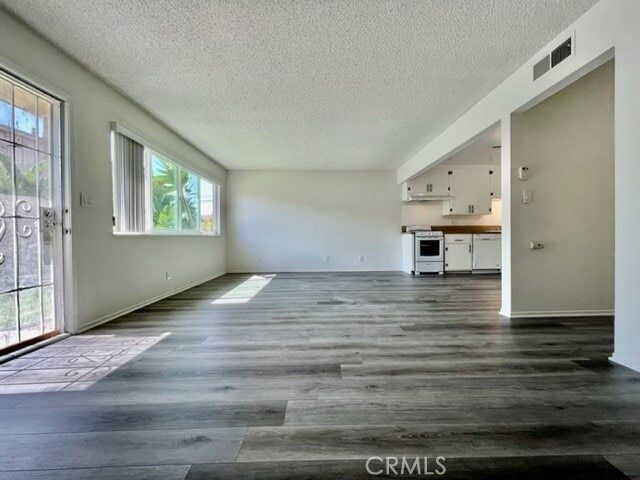 Building Photo - 7722 Cypress Dr