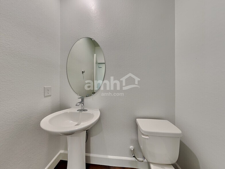 Building Photo - 274 Yasmin Daylily Pl