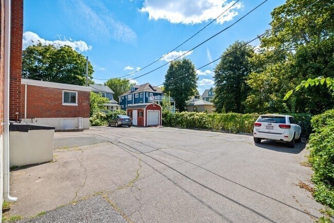 Building Photo - 623 Quincy Shore Dr