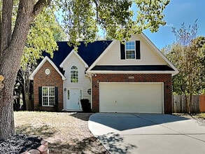 Building Photo - 204 Maywood Path