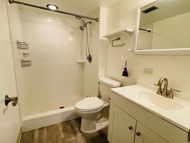 Building Photo - Partly Furnished 2-bedroom, 2-bath condo a...