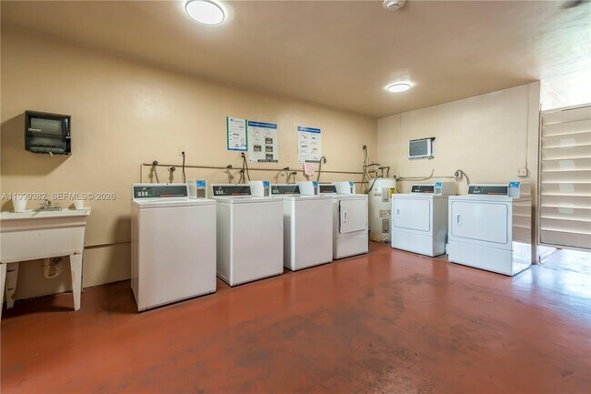 Building Photo - 5300 Washington St