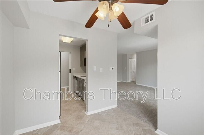 Building Photo - 1521 Colonial Dr