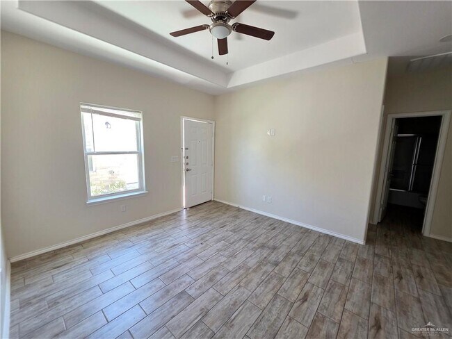 Building Photo - 5005 N Hiawatha Dr