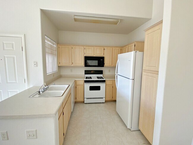Building Photo - 1 BEDROOM CONDO IN HENDERSON GATED COMMUNITY