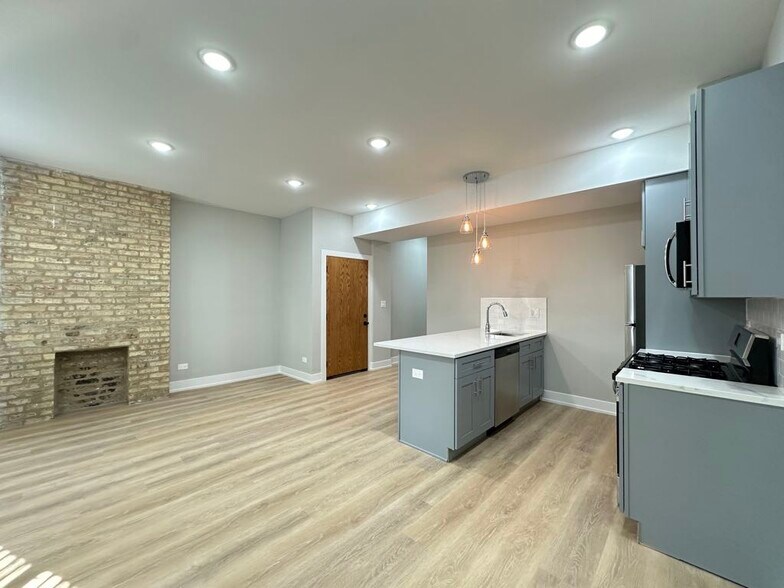 Building Photo - 443 W Belden Ave