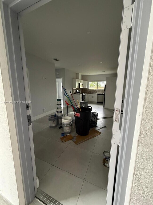 Building Photo - 381 E 50th St