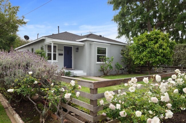 Building Photo - 10944 Aletta Ave