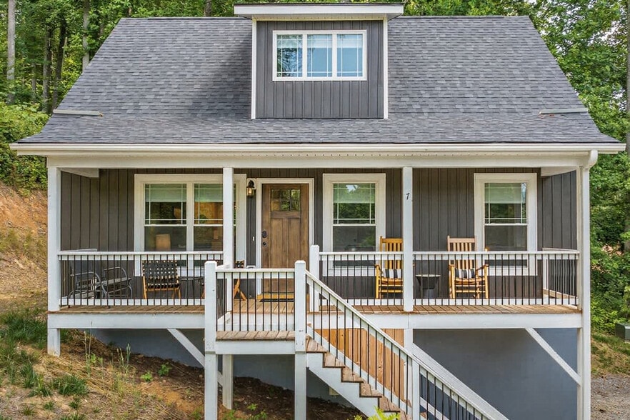 Building Photo - 99999 Enka Lake Ln