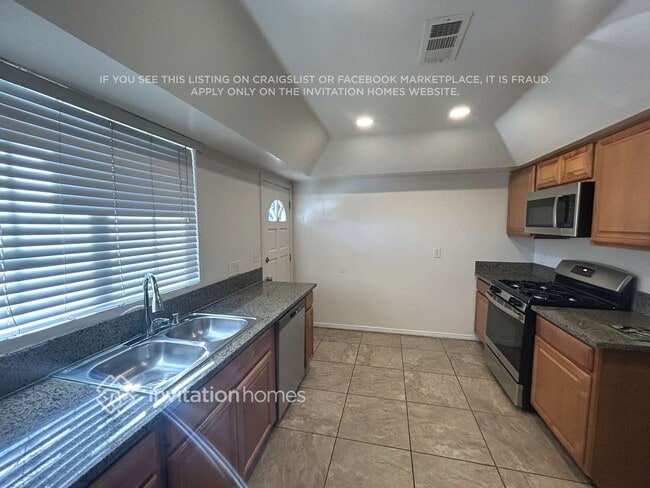 Building Photo - 10751 Woodward Ave