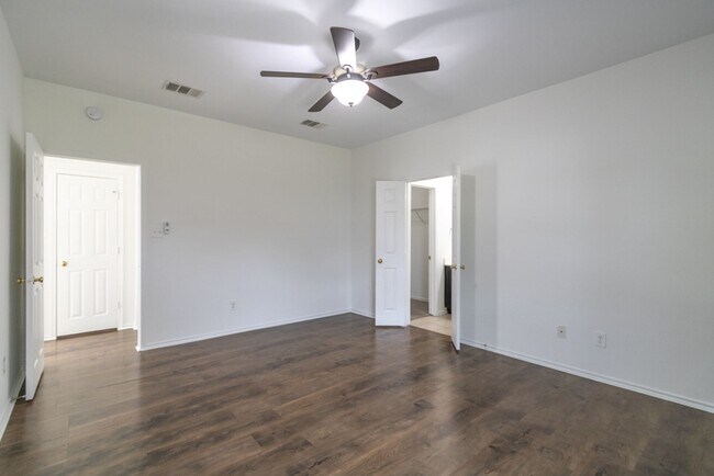 Building Photo - 702 Pampas Ricas Dr