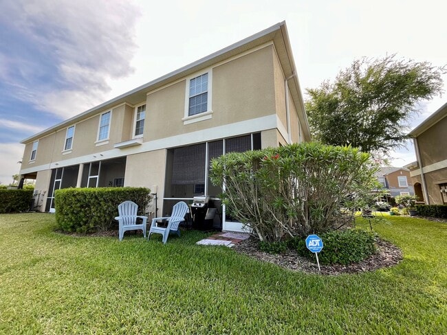 Building Photo - Beautiful Townhome