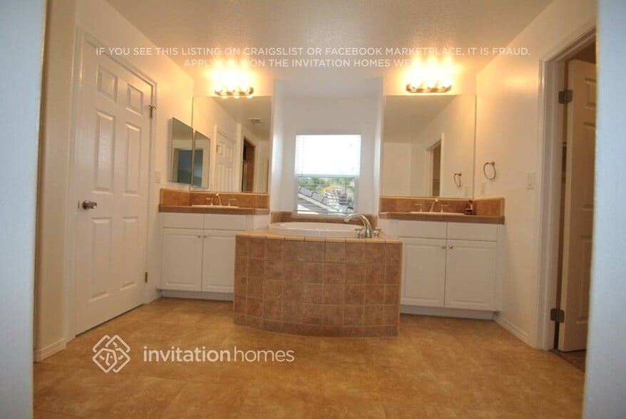 Building Photo - 21779 Redwood Canyon Pl