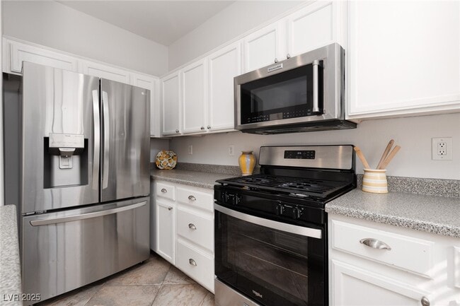 Building Photo - 908 Shining Rose Pl