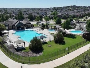 Building Photo - 801 Rose Ct