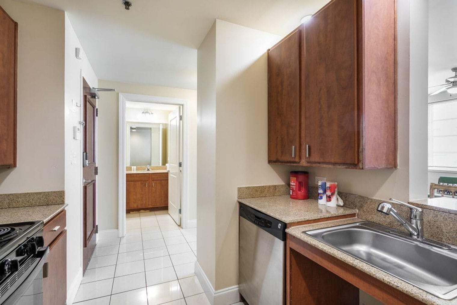 Building Photo - 925 Common St