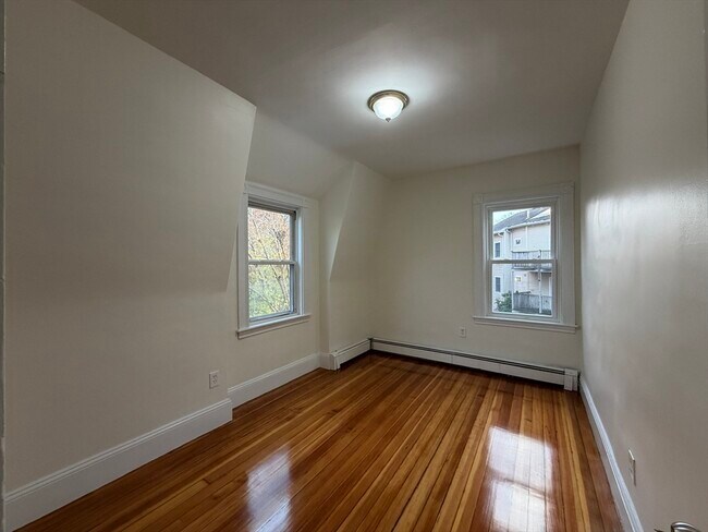 Building Photo - 55 Scammell St