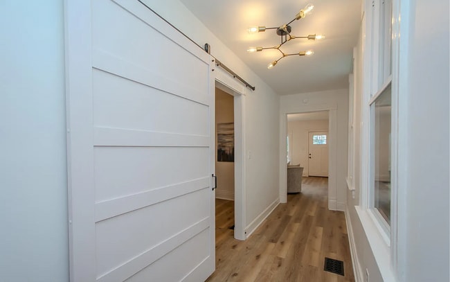 Building Photo - Updated & Beautiful 2 Bedroom Home with Private Backyard!