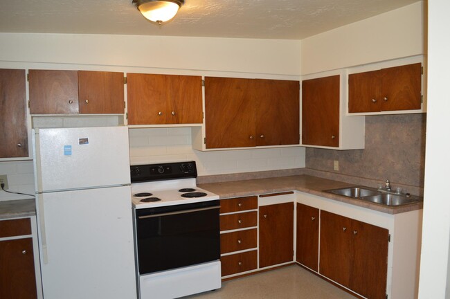 Building Photo - 472 E Granite Ave
