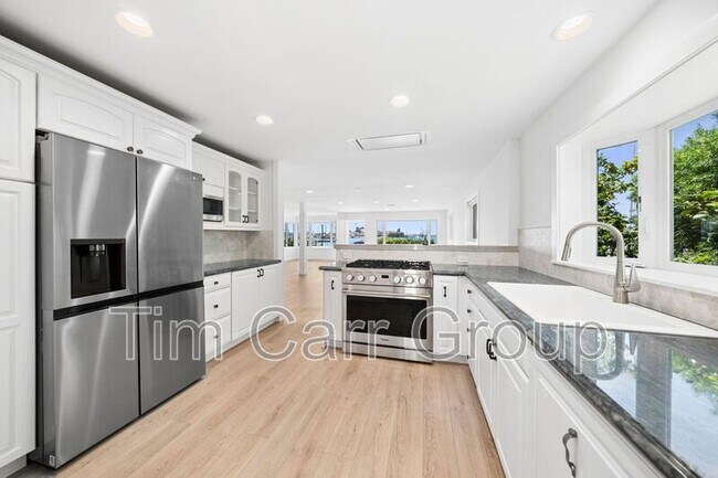 Building Photo - 112 S. Bayfront