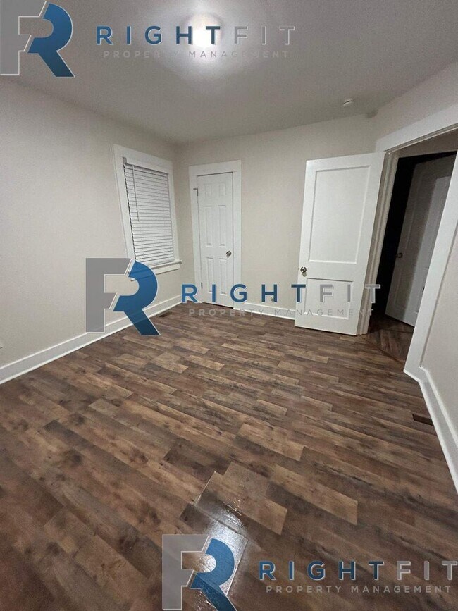 Building Photo - Newly Renovated House in Columbus