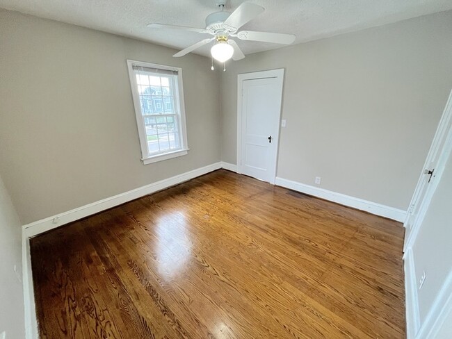 Building Photo - Apartment for rent by the Beach!