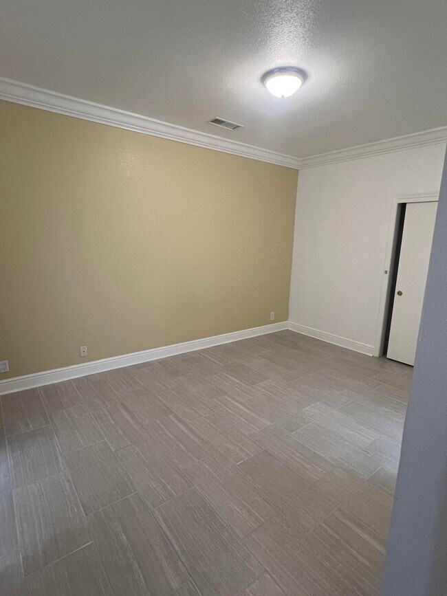 Building Photo - 423 Phoenix Ave NW