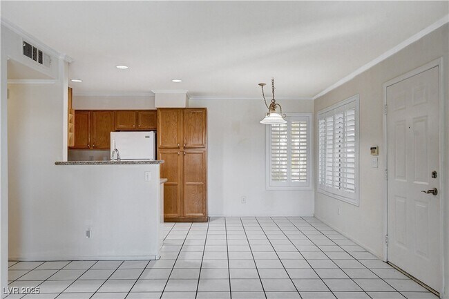 Building Photo - 5216 Mandalay Springs Dr