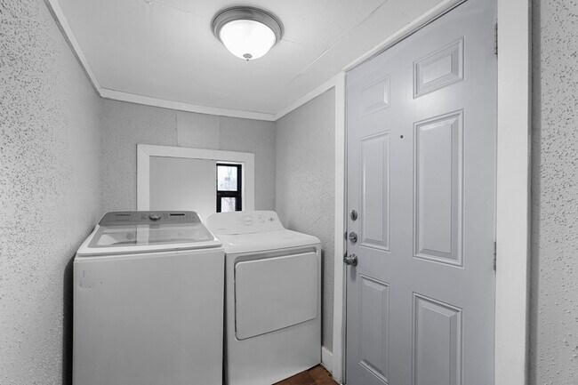 Building Photo - 1018 Chaffin St