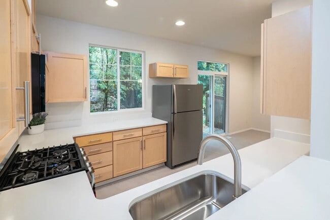 Building Photo - 3Bd/2.25Ba Woodinville Townhouse